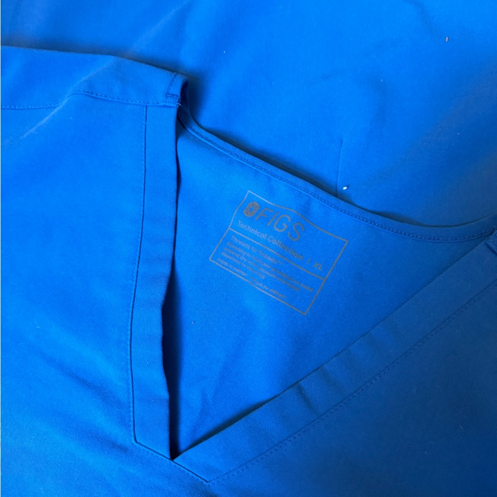 Figs Royal Blue Casma Three Pocket Scrub Top - Picture 2 of 2